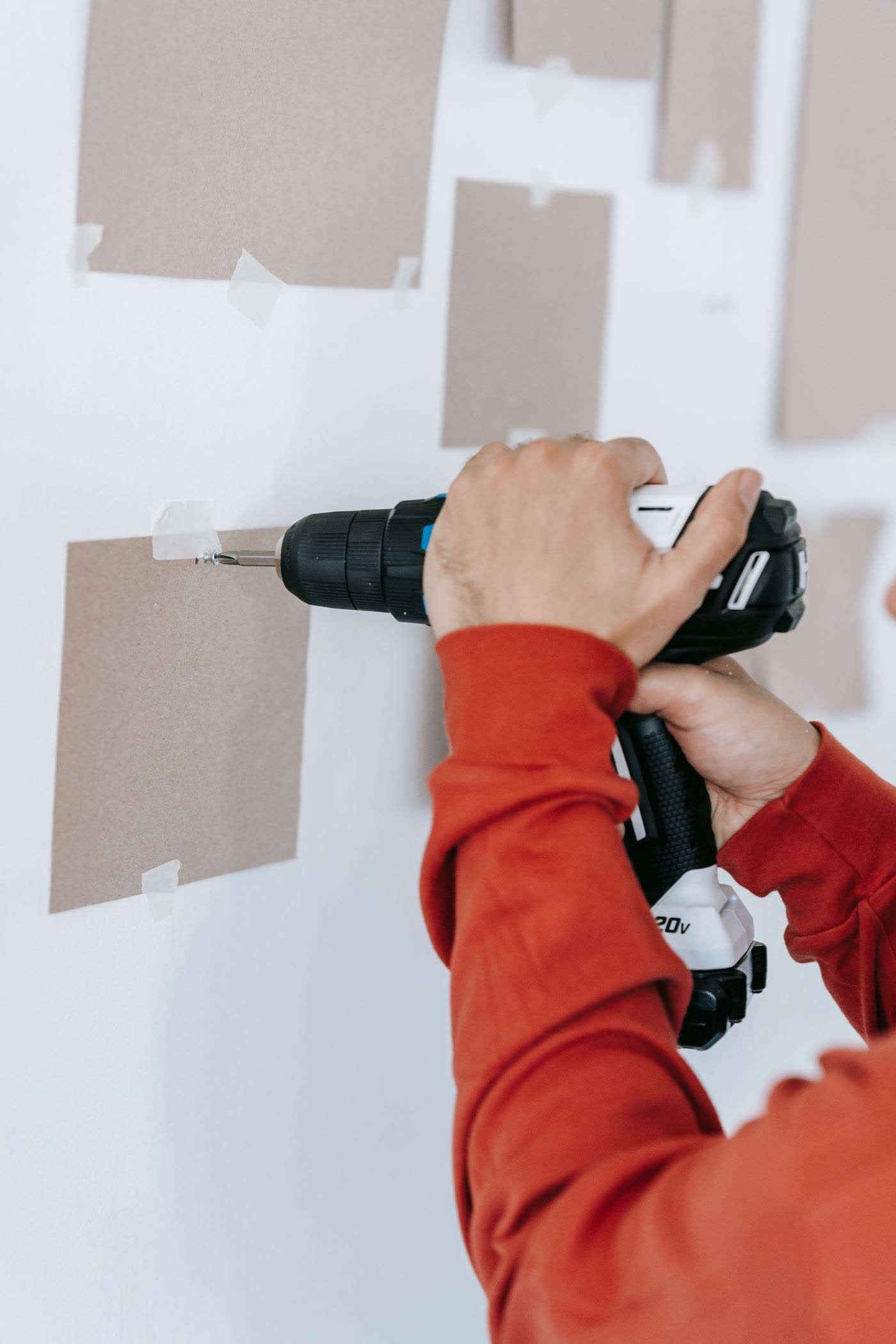 Petites fixations selon le support — photo d’illustration