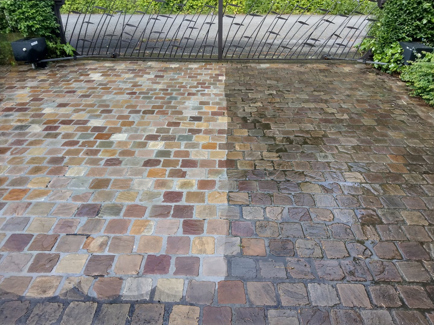 Nettoyage d’une terrasse pavée — photo d’illustration