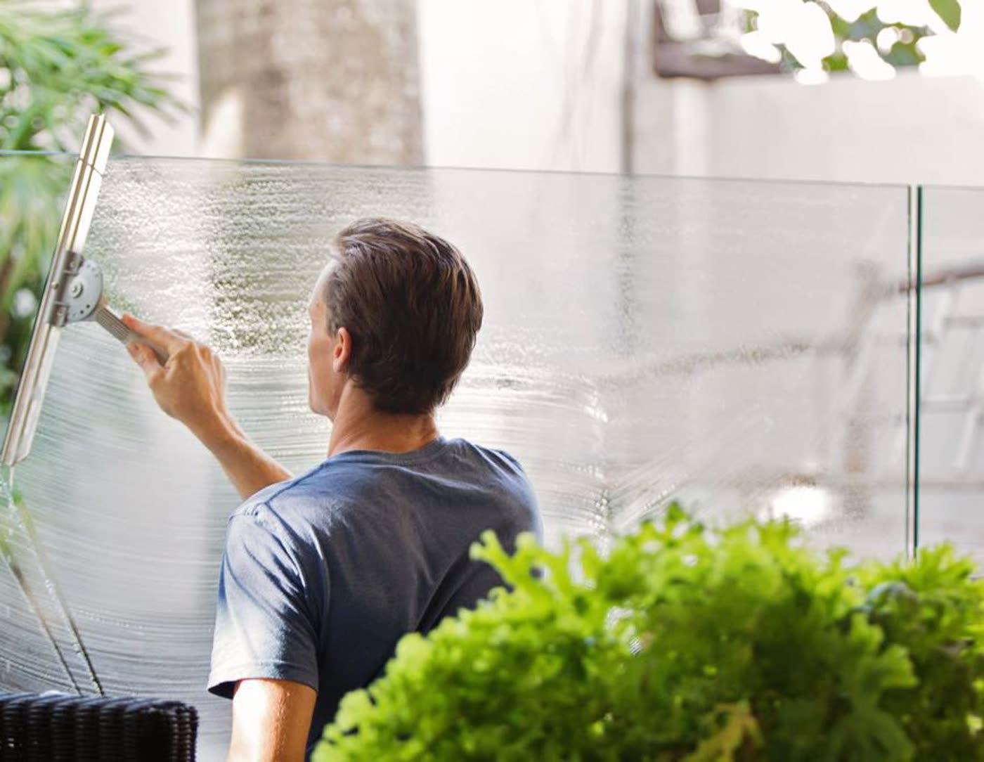 Nettoyage des vitres accessibles — photo d’illustration